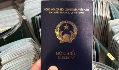 Spain recognises Vienam's new passports, reversing earlier decision - ảnh 1