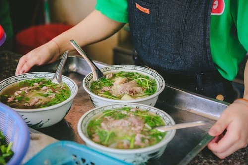 Vietnam is an affordable food hotspot for tourists - ảnh 1