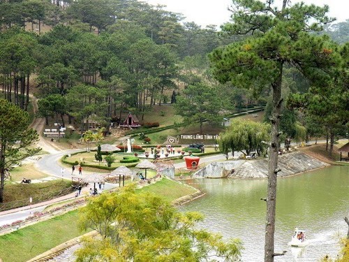 Da Lat listed among world’s best places for binge-worthy dating by Booking.com - ảnh 1