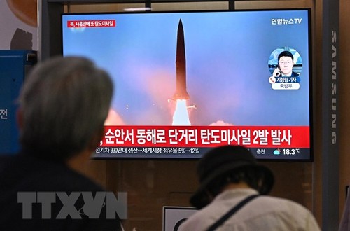 North Korea fires ballistic missiles for the fourth time in a week - ảnh 1