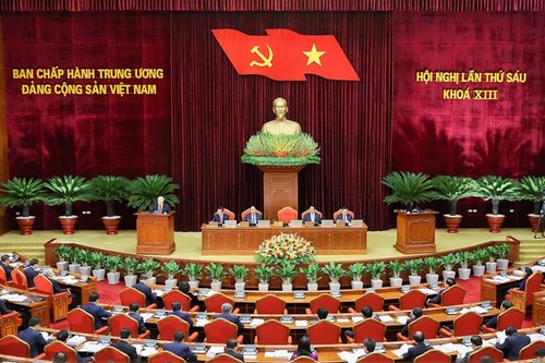 Party Central Committee discusses national development plans  - ảnh 1