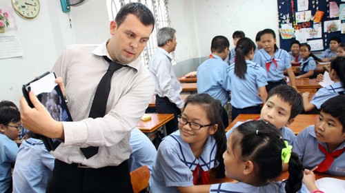 Vietnam moves out of low English proficiency group for first time - ảnh 1