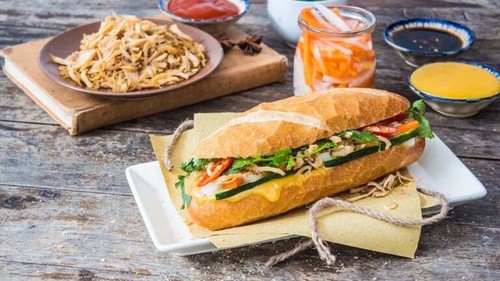 Bread, Pho among traditional dishes visitors need to try in Vietnam - ảnh 2