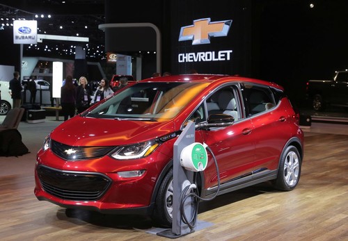 GM recalls 140,000 Chevrolet Bolt EVs over fire risks - ảnh 1