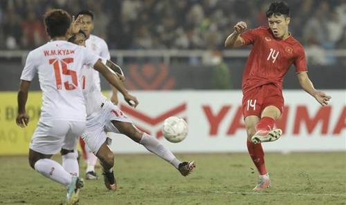 AFF Cup 2022: Vietnam crush Myanmar 3-0, advance to semifinal  - ảnh 1