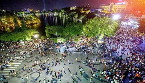 Activities in pedestrian space in Hanoi's heart suspended during Tet - ảnh 1
