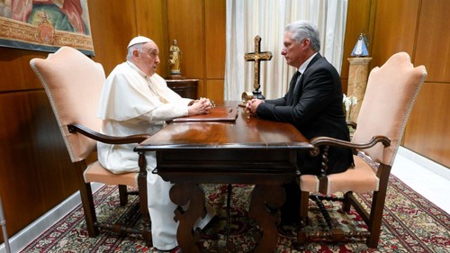 Pope meets Cuban president at Vatican - ảnh 1