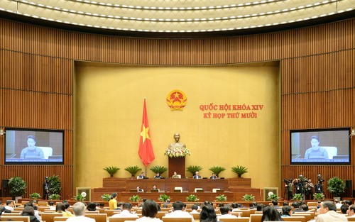 Продолжается 10-я сессия Национального собрания Вьетнама 14-го созыва - ảnh 1