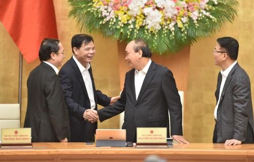 Премьер-министр Нгуен Суан Фук председательствовал на ноябрьском правительственном заседании  - ảnh 1