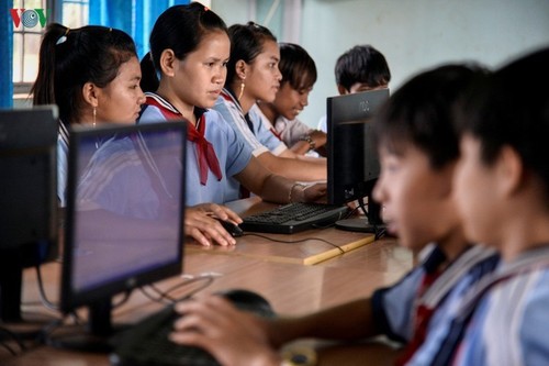 Вьетнам усиливает меры по защите детей в киберпространстве - ảnh 1