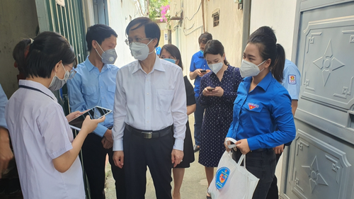 Власти Ханоя вводят гибкие меры по оказанию помощи местным жителям после COVID-19 - ảnh 2