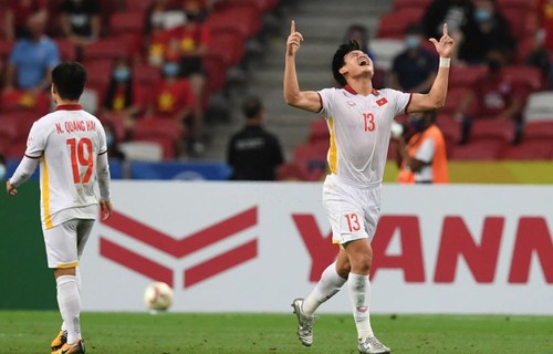 Сборная Вьетнама по футболу стала бывшим чемпионом AFF​Suzuki​Cup - ảnh 1