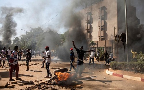 Буркина-Фасо объявила национальный траур после гибели при теракте 41 человека - ảnh 1