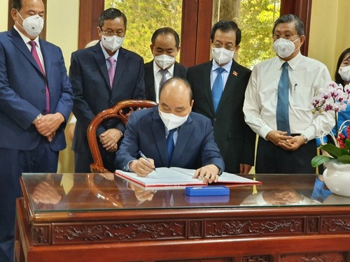 Президент Нгуен Суан Фук начал рабочий визит в Анзянг - ảnh 1
