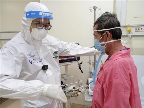 Впервые во Вьетнаме за сутки зафиксировано более 60 тыс. новых случаев заражения коронавирусом - ảnh 1