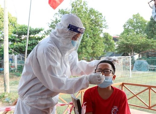 Во Вьетнаме зарегистрировано около 128 тыс. новых случаев заражения коронавирусом - ảnh 1