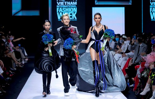 Международная неделя моды Вьетнама-2022 - ảnh 1