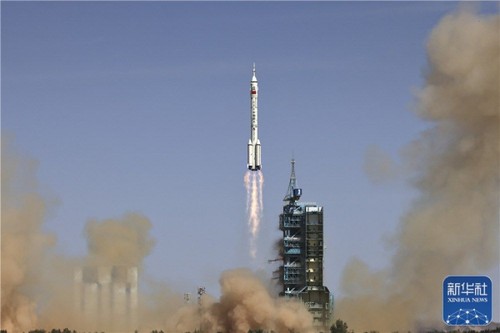 Запуск китайского корабля “Шэньчжоу-14” прошел успешно  - ảnh 1