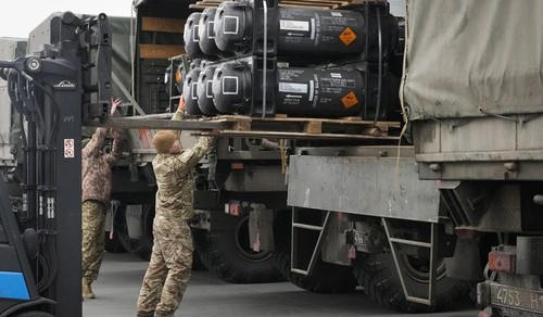 НАТО сообщило о продолжении поставок оружия в Украину  - ảnh 1
