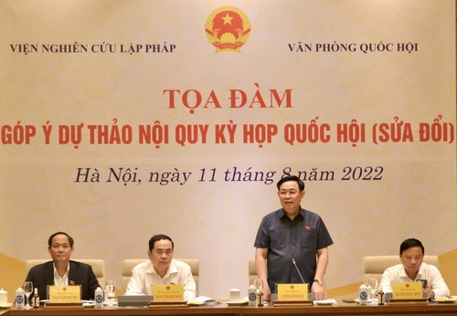 Председатель Нацсобрания Выонг Динь Хюэ принял участие в форуме по сбору мнений по проекту правил парламентской сессии - ảnh 1