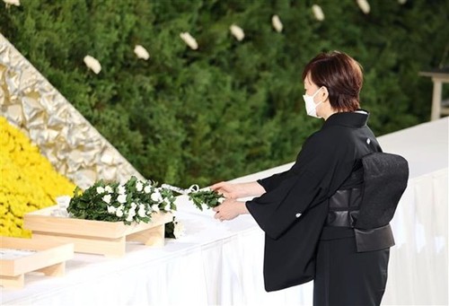 Президент Нгуен Суан Фук выразил соболезнования супруге бывшего премьер-министра Японии Синдзо Абэ - ảnh 1