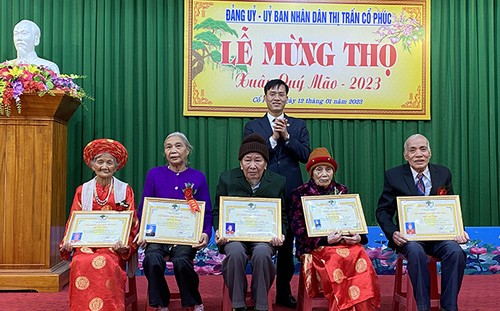 Празднование долголетия: красота культуры в первые дни нового года во Вьетнаме - ảnh 1