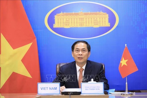 Глава МИД Вьетнама Буй Тхань Шон принял госсекретаря Норвегии по иностранным делам  - ảnh 1