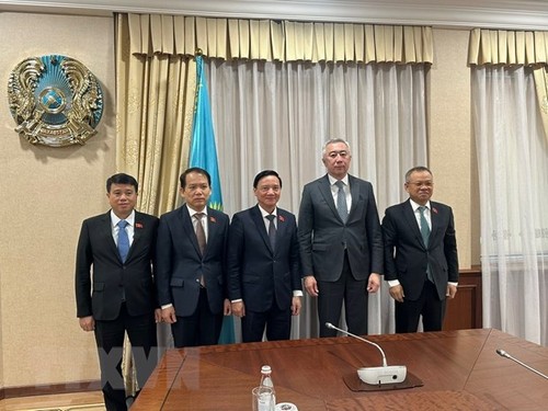 Вьетнам желает развивать отношения с Казахстаном во всех областях  - ảnh 1