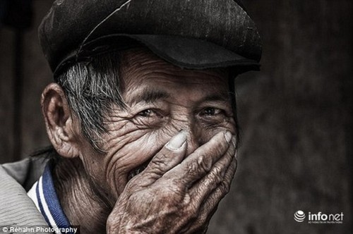 Улыбка пожилых людей в высокогорном районе - ảnh 11
