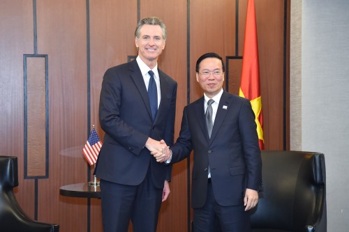 Президент Во Ван Тхыонг провел встречи с губернатором Калифорнии и заместителем мэра города Лос-Анжелес - ảnh 1