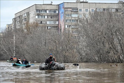 В РФ и Казахстане эвакуируют 100 тысяч человек из-за паводка  - ảnh 1