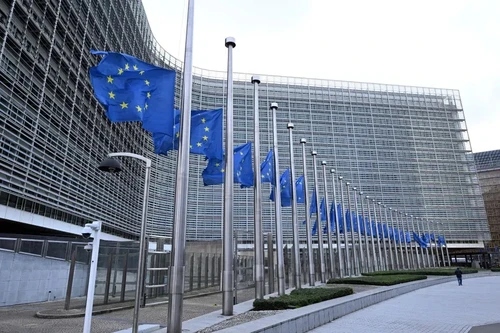 ЕС соглашается использовать прибыль от замороженных активов России для помощи Украине - ảnh 1