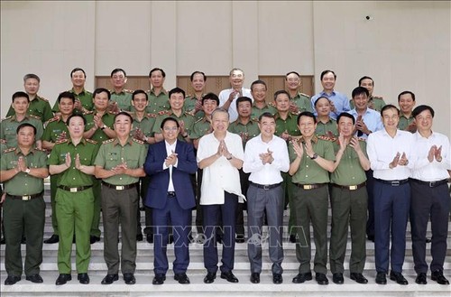 Президент То Лам и премьер-министр Фам Минь Тинь приняли участие в конференции центрального парткома милиции  - ảnh 1