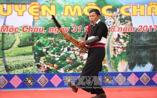 Độc đáo điệu nhảy khèn dân tộc Mông ở Mộc Châu, Sơn La - ảnh 1