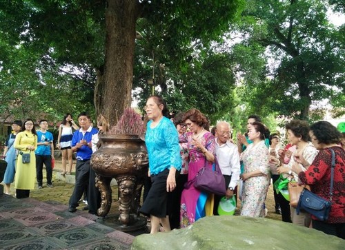 Đoàn cựu giáo viên kiều bào Thái Lan thăm Hà Nội - ảnh 3