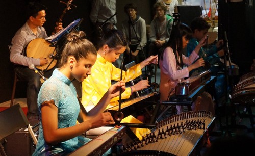  Dạy tiếng Việt và âm nhạc truyền thống - cách truyền bá văn hóa VN tại Pháp - ảnh 3