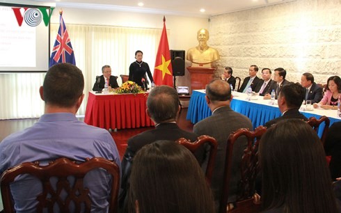 Chủ tịch Quốc hội thăm và làm việc với cán bộ, nhân viên Đại sứ quán Việt Nam tại Australia - ảnh 1