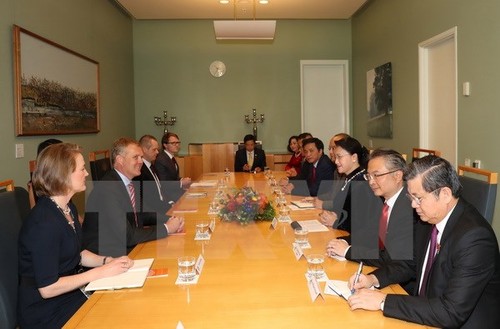 Chủ tịch Quốc hội Nguyễn Thị Kim Ngân hội đàm với Chủ tịch lưỡng viện Quốc hội Australia - ảnh 1