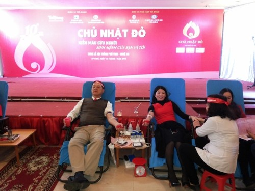 Nghệ An: Ngày chủ nhật thu gần 1000 đơn vị máu tình nguyện - ảnh 1