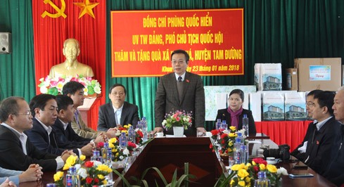 Phó Chủ tịch Quốc hội Phùng Quốc Hiển thăm và tặng quà Tết tại tỉnh Lai Châu  - ảnh 1
