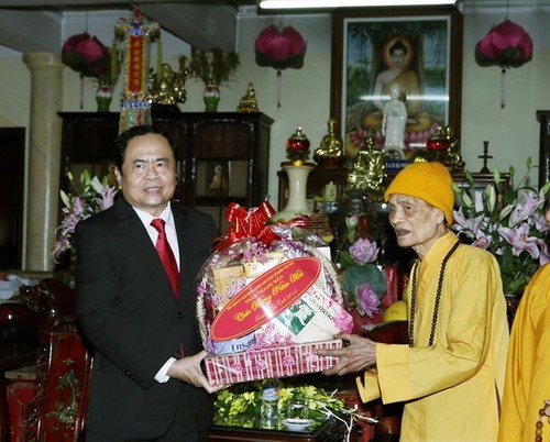 Chủ tịch UBMTTQ Việt Nam Trần Thanh Mẫn thăm, chúc Tết Trưởng lão Hòa thượng Thích Phổ Tuệ - ảnh 1
