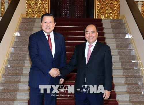 Thủ tướng Nguyễn Xuân Phúc tiếp Phó Chủ tịch Tập đoàn Lotte, Hàn Quốc  - ảnh 1