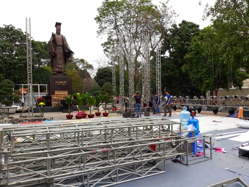 Cận cảnh chuẩn bị Lễ hội hoa anh đào 2018 tại Hà Nội - ảnh 7