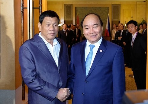 Thủ tướng Nguyễn Xuân Phúc gặp Tổng thống Philippines - ảnh 1