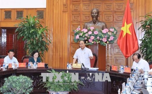 Thủ tướng Nguyễn Xuân Phúc làm việc với lãnh đạo 6 tỉnh về phát triển nông thôn thích ứng thiên tai - ảnh 1