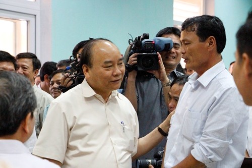 Thủ tướng Nguyễn Xuân Phúc kiểm tra công tác khắc phục hậu quả sự cố Formosa - ảnh 1