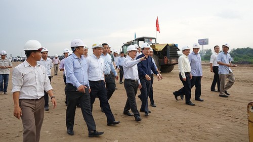 Phó Thủ tướng Trịnh Đình Dũng kiểm tra tiến độ triển khai tuyến cao tốc Trung Lương – Cần Thơ  - ảnh 1