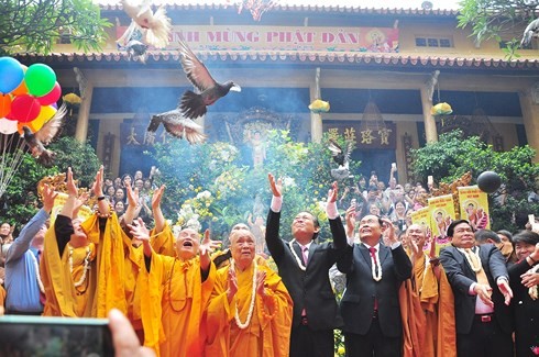Đại lễ Phật đản năm nay được tổ chức trang trọng tại các địa phương trong cả nước - ảnh 2