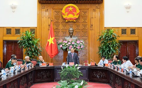 Thủ tướng Nguyễn Xuân Phúc gặp mặt Ban chỉ đạo công trình sách “Ký ức người lính“ - ảnh 1