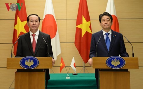 Chủ tịch nước Trần Đại Quang và Thủ tướng Nhật Bản Shinzo Abe đồng chủ trì họp báo - ảnh 1